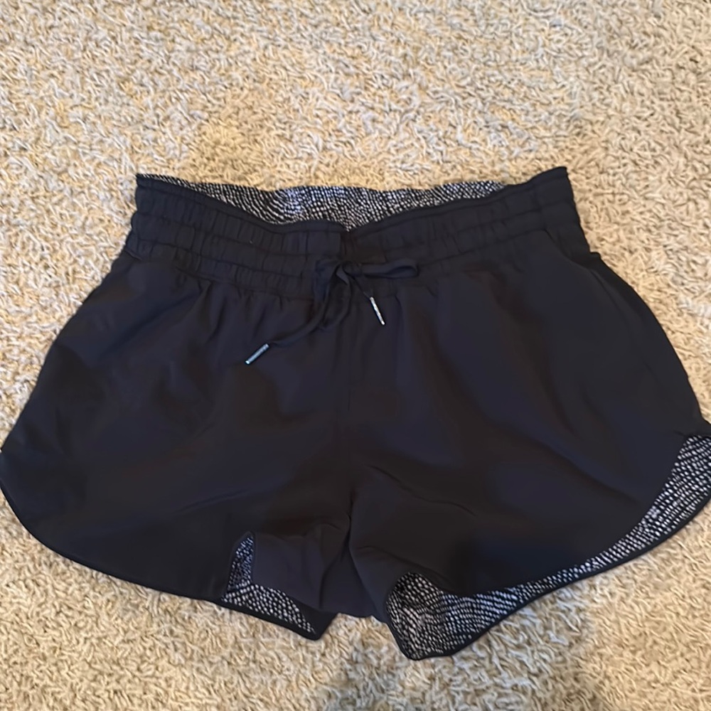 Lululemon black reversible size 6 shorts 3” inseam